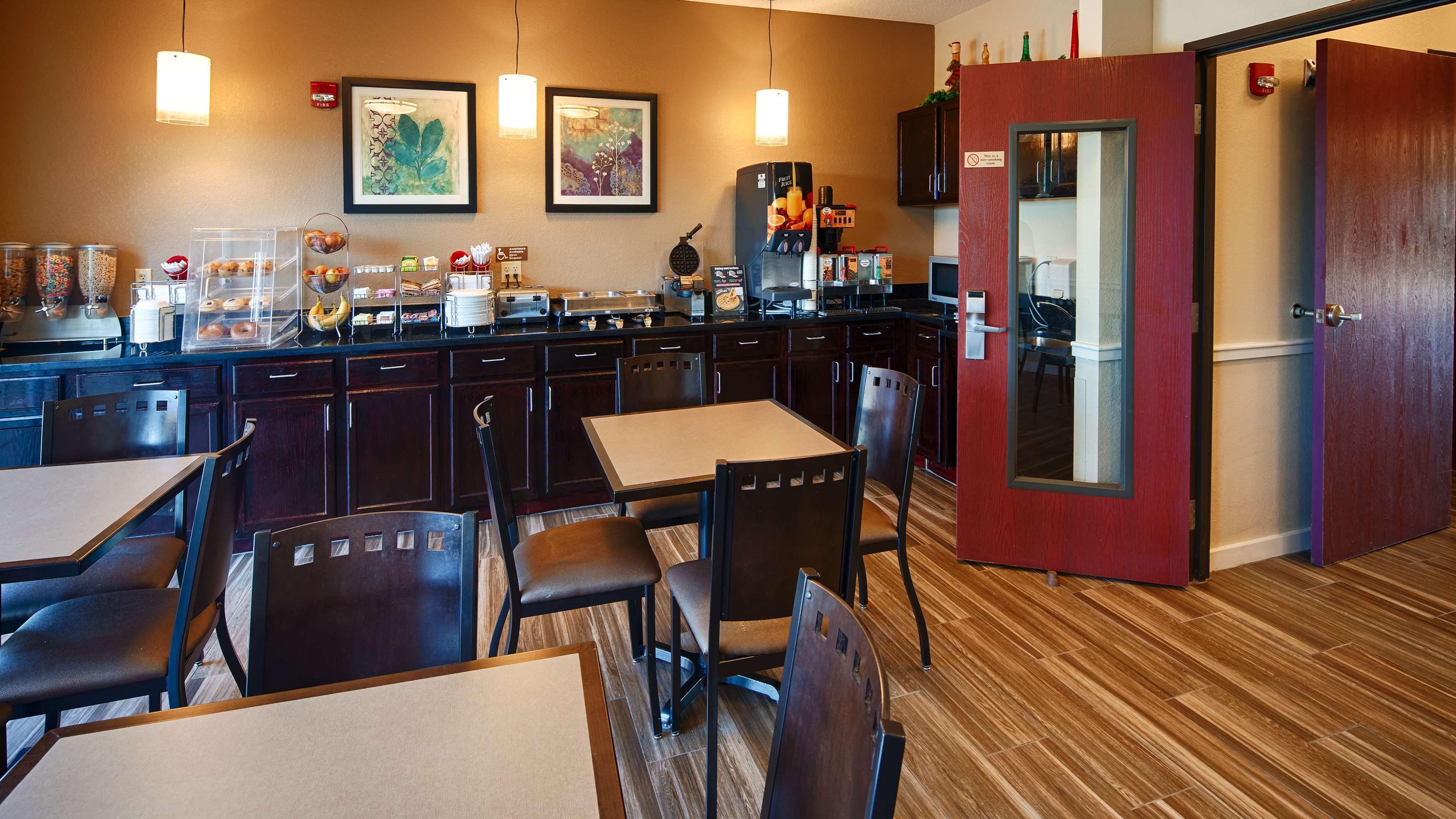 Best Western Governors Inn And Suites Wichita Exteriör bild