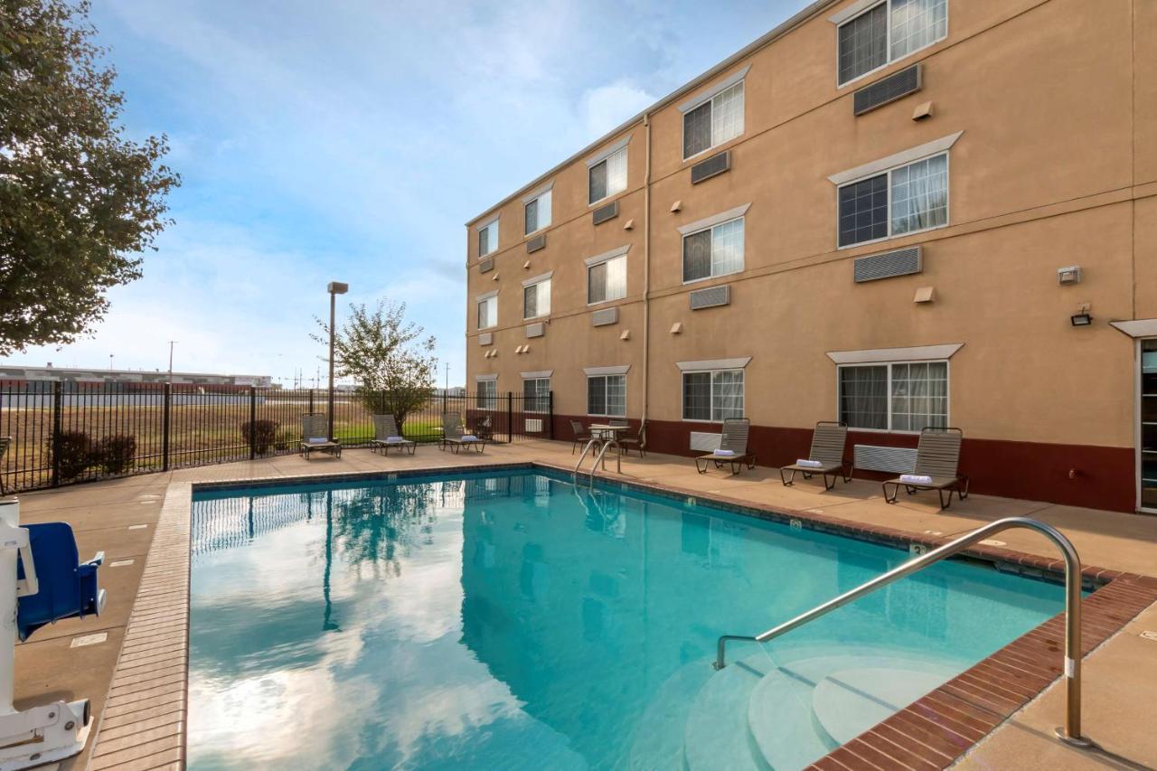 Best Western Governors Inn And Suites Wichita Exteriör bild